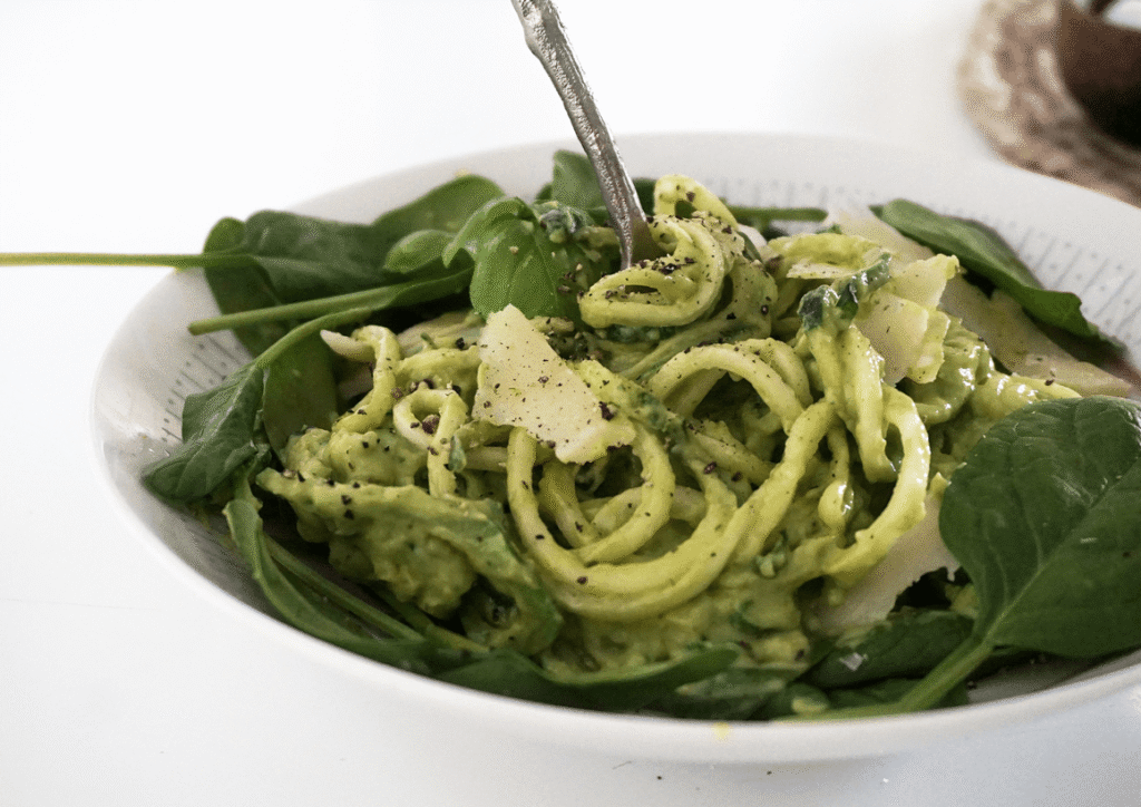 zoodles med avokadopesto