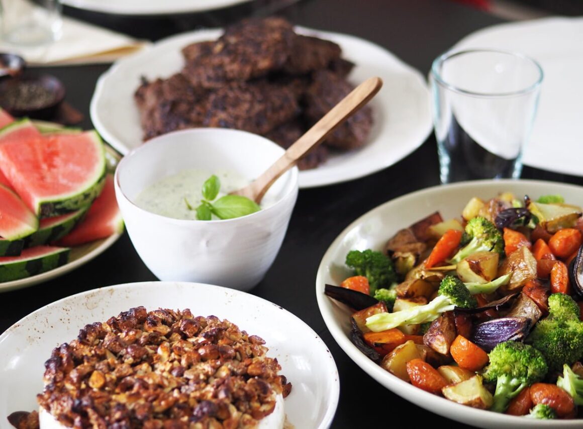 hjortfärsbiffar med rostade grönsaker