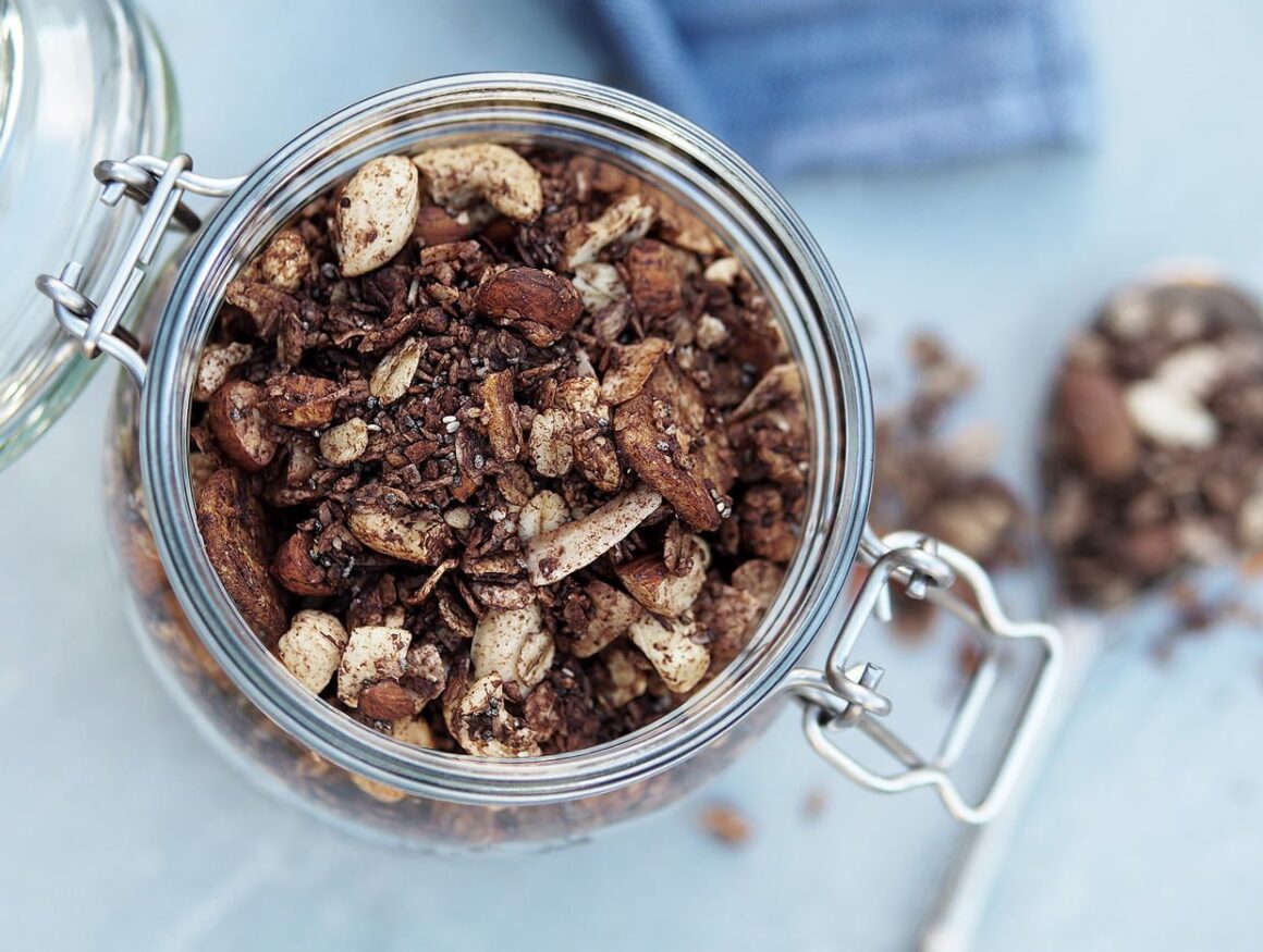 Glutenfri granola choklad och banan