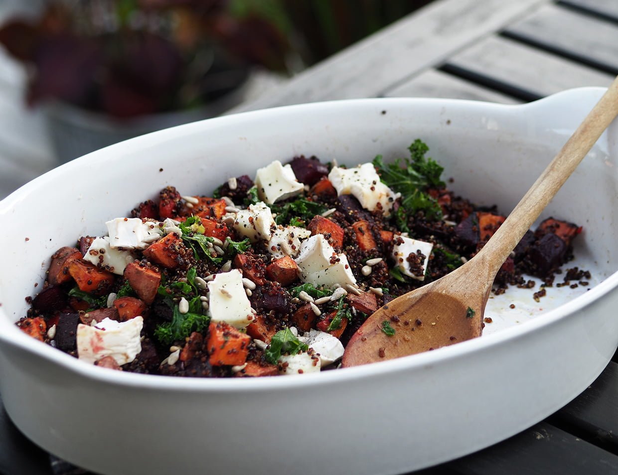 Rotfruktssallad med grönkål quinoa