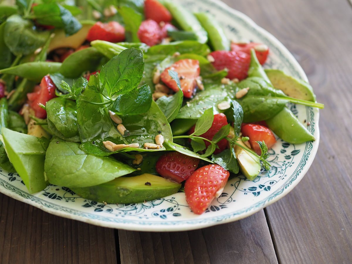 jordgubbssallad avokado