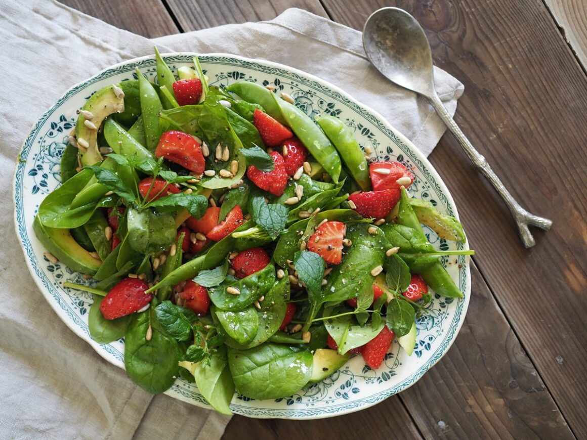 jordgubbssallad avokado