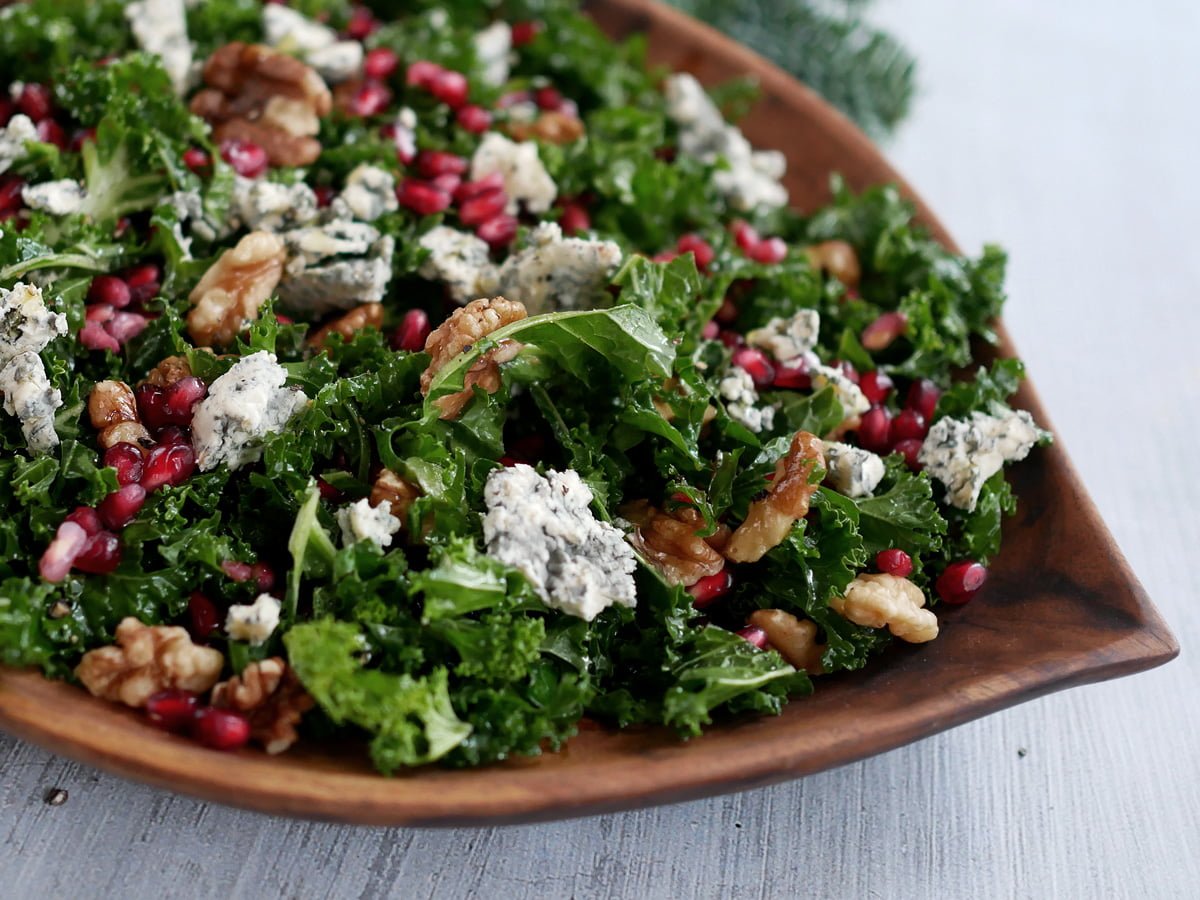 grönkålssallad granatäpple ädelost