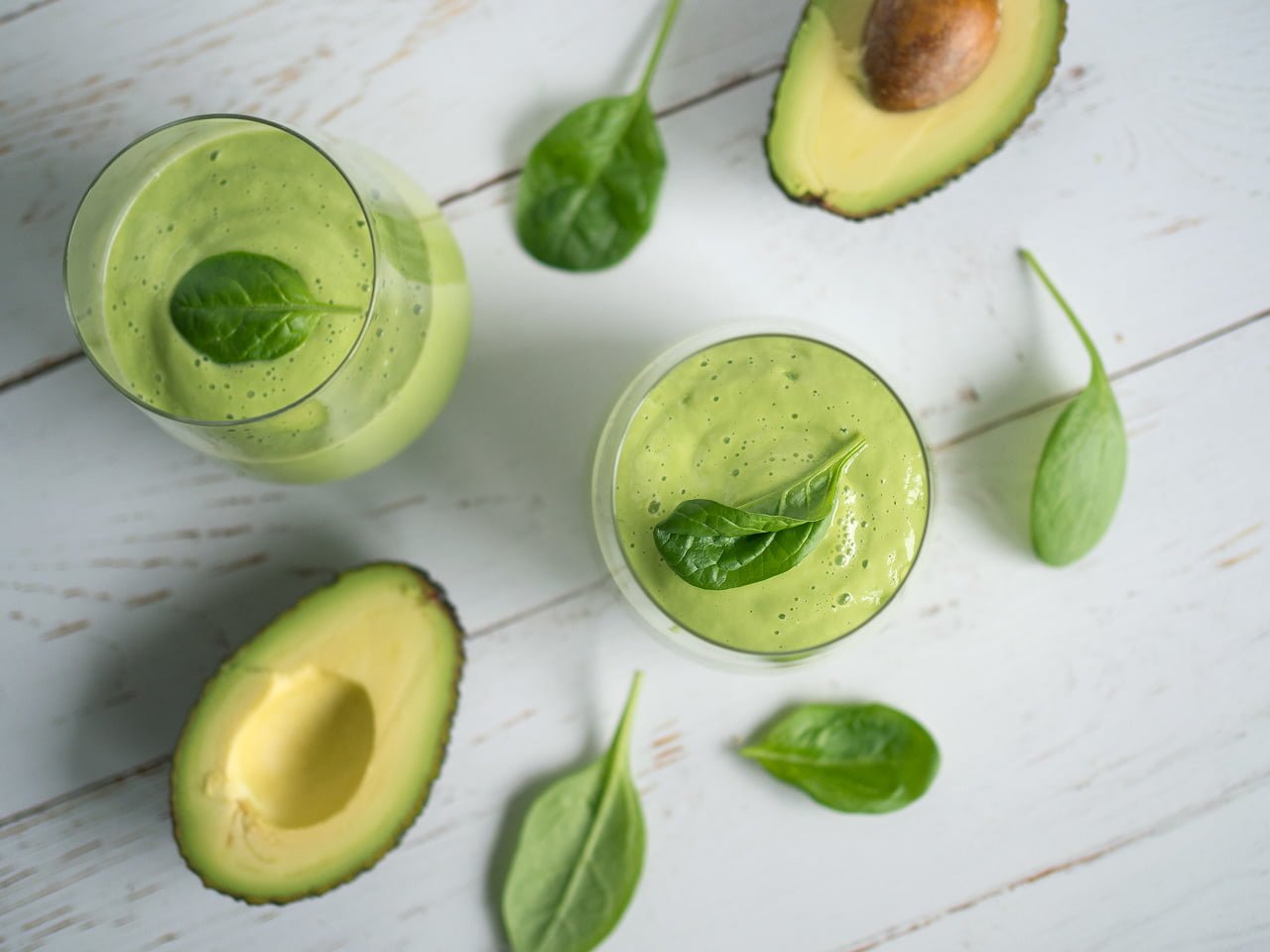 grön smoothie med avokado