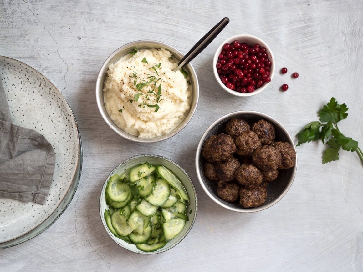 köttbullar vitkålsmos Gröna Gårdar