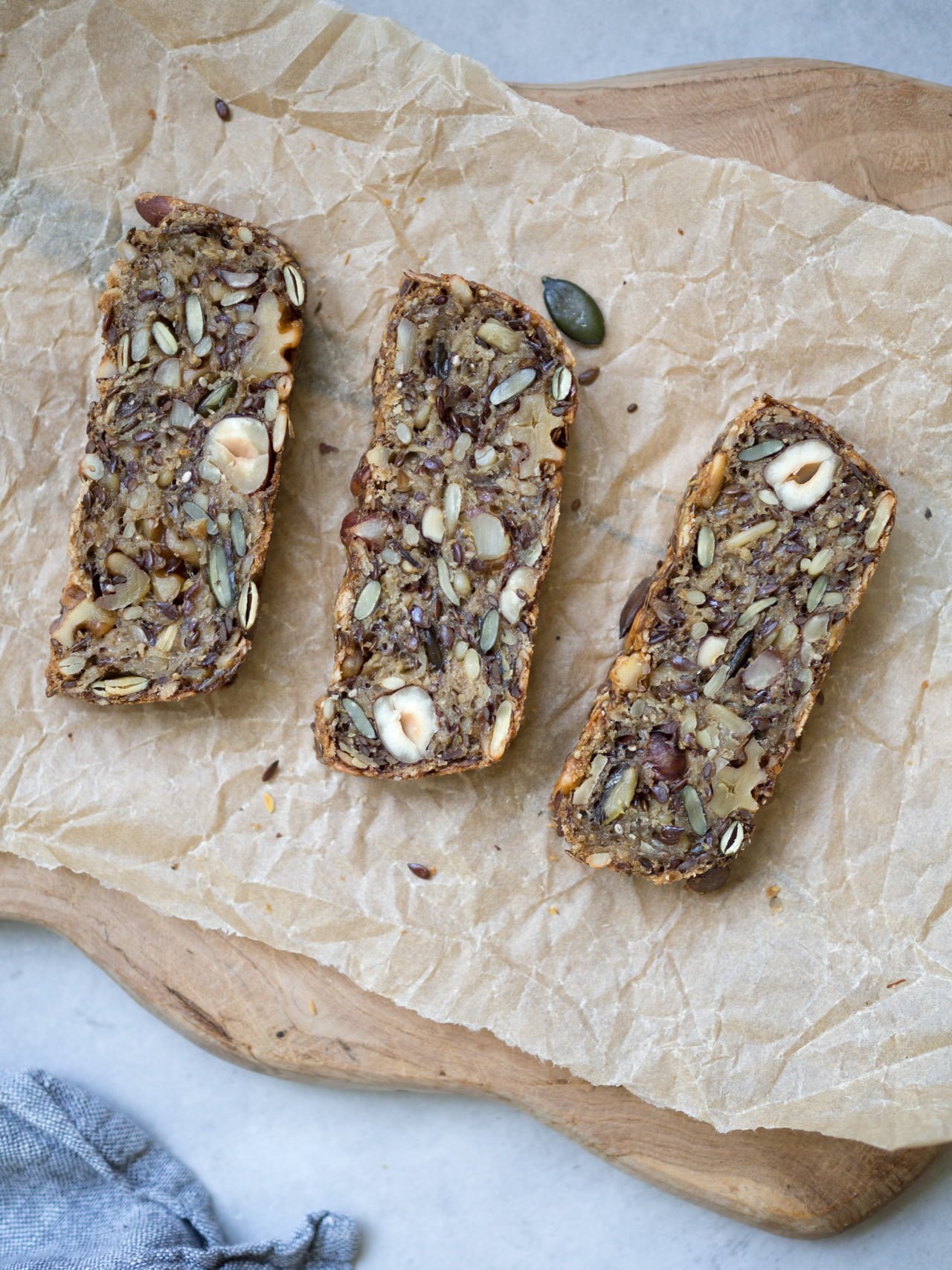 Veganskt glutenfritt fröbröd