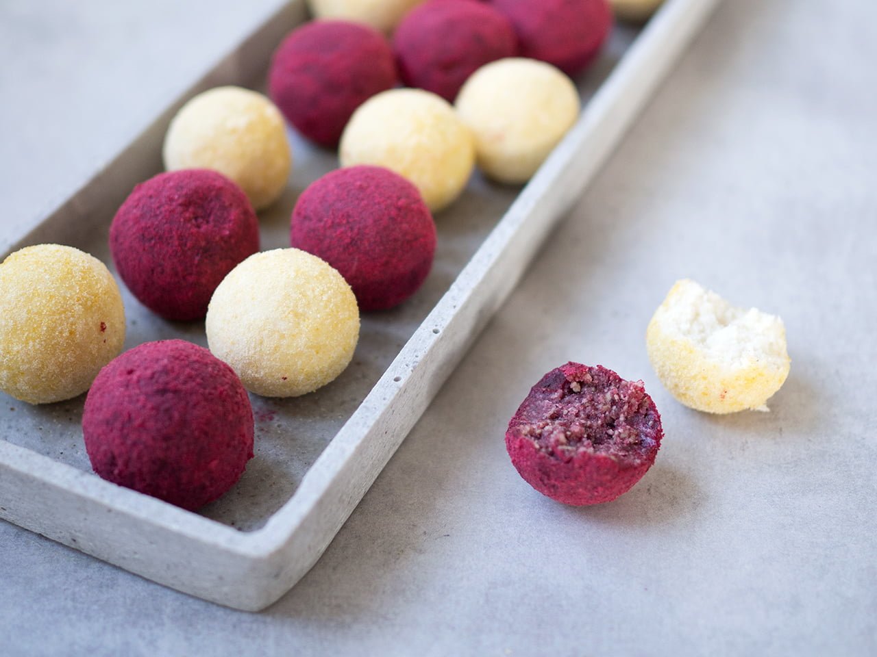 Glutenfria rawbollar med bärpulver