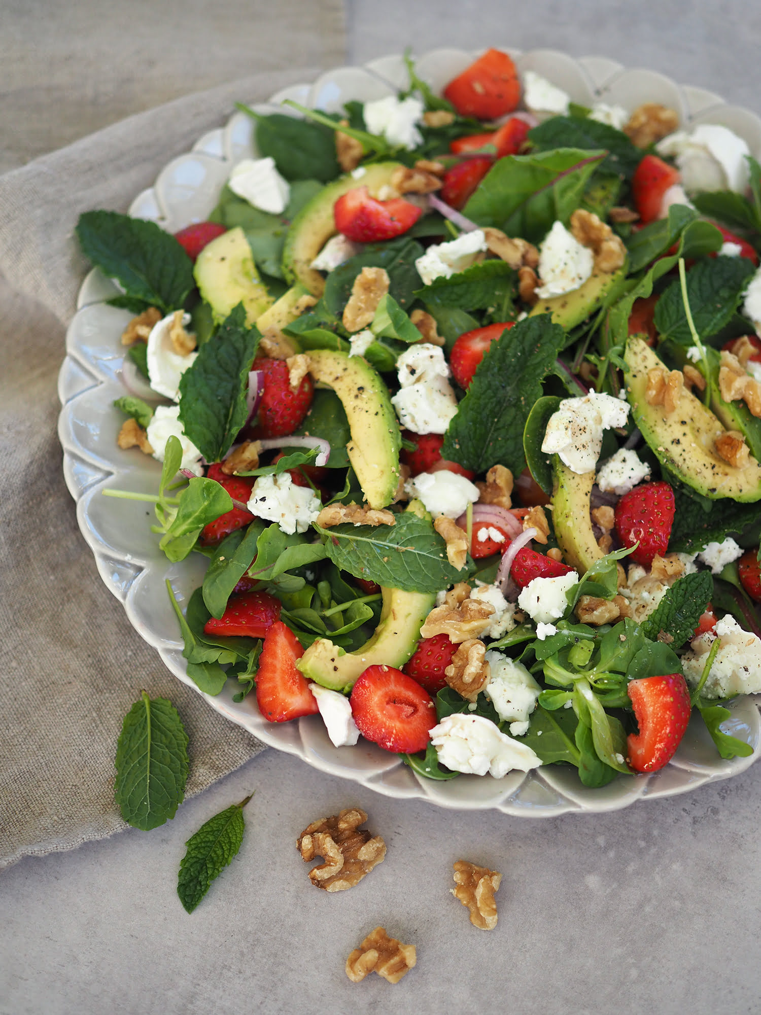 sommarsallad med jordgubbar