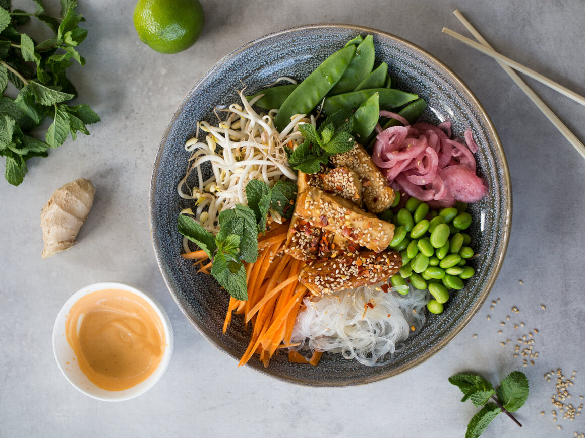 vietnamesisk halloumi bowl