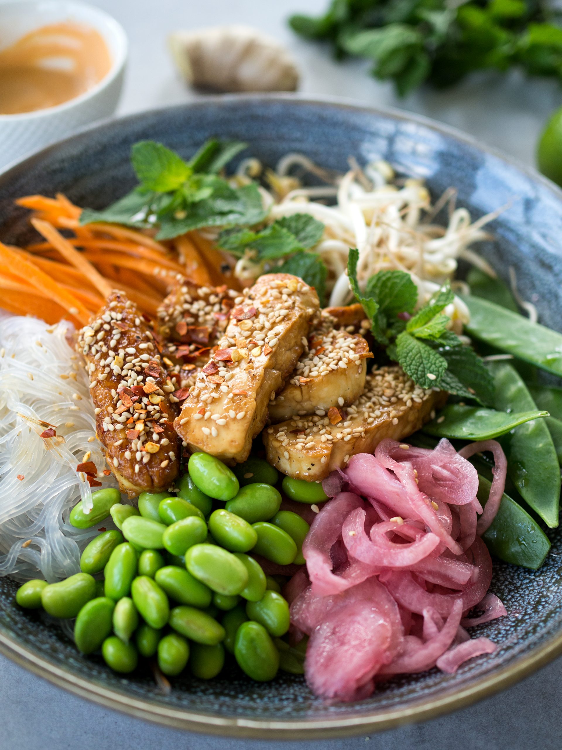 vietnamesisk halloumi bowl