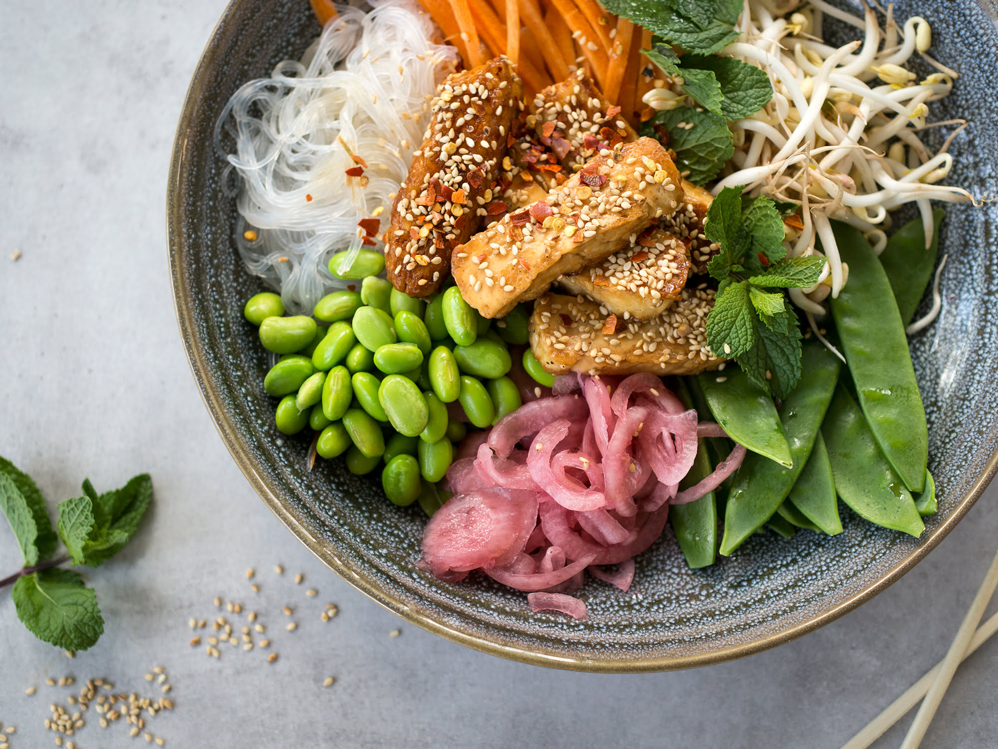 vietnamesisk halloumi bowl