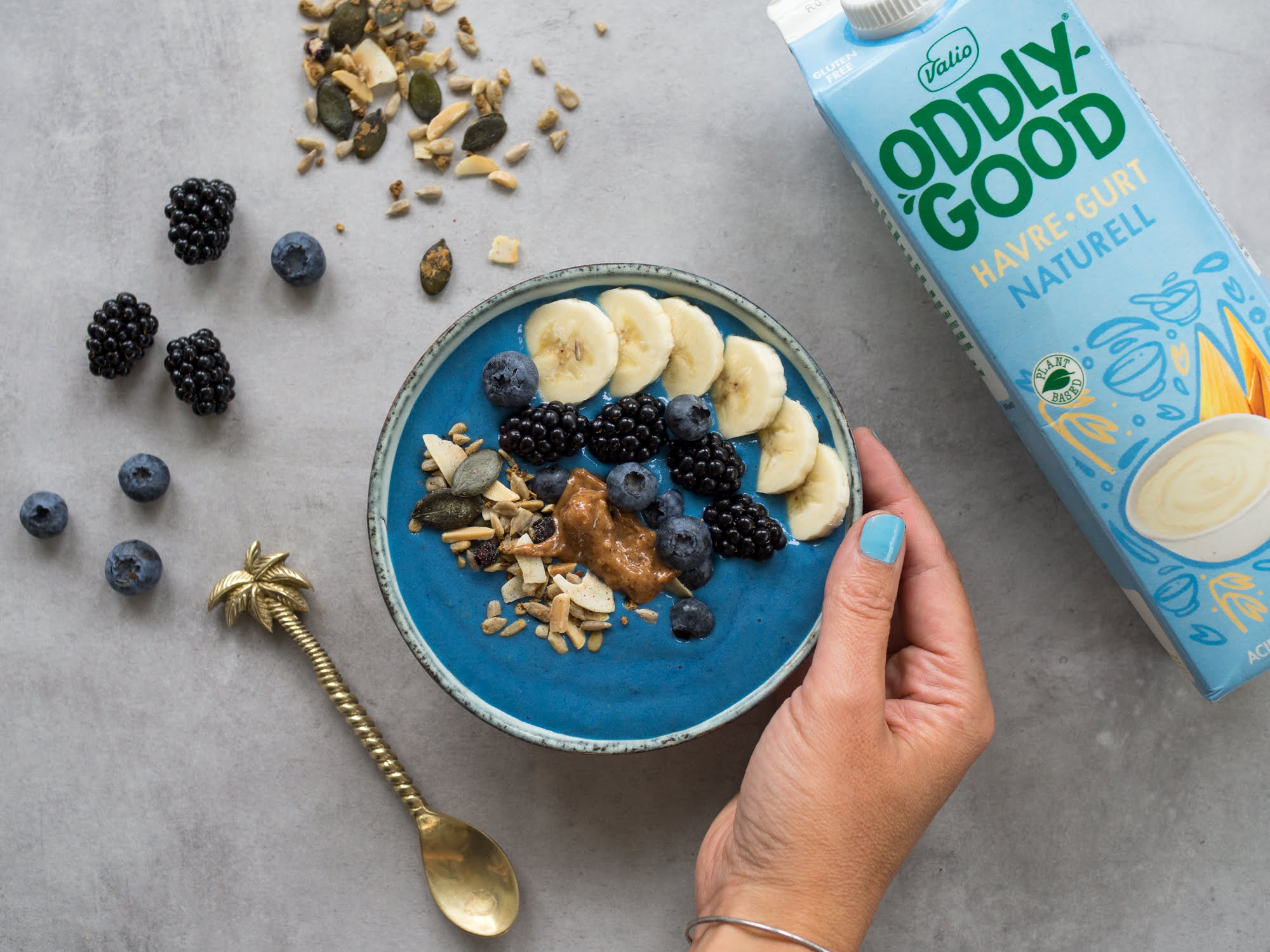blå smoothiebowl valio oddlygood