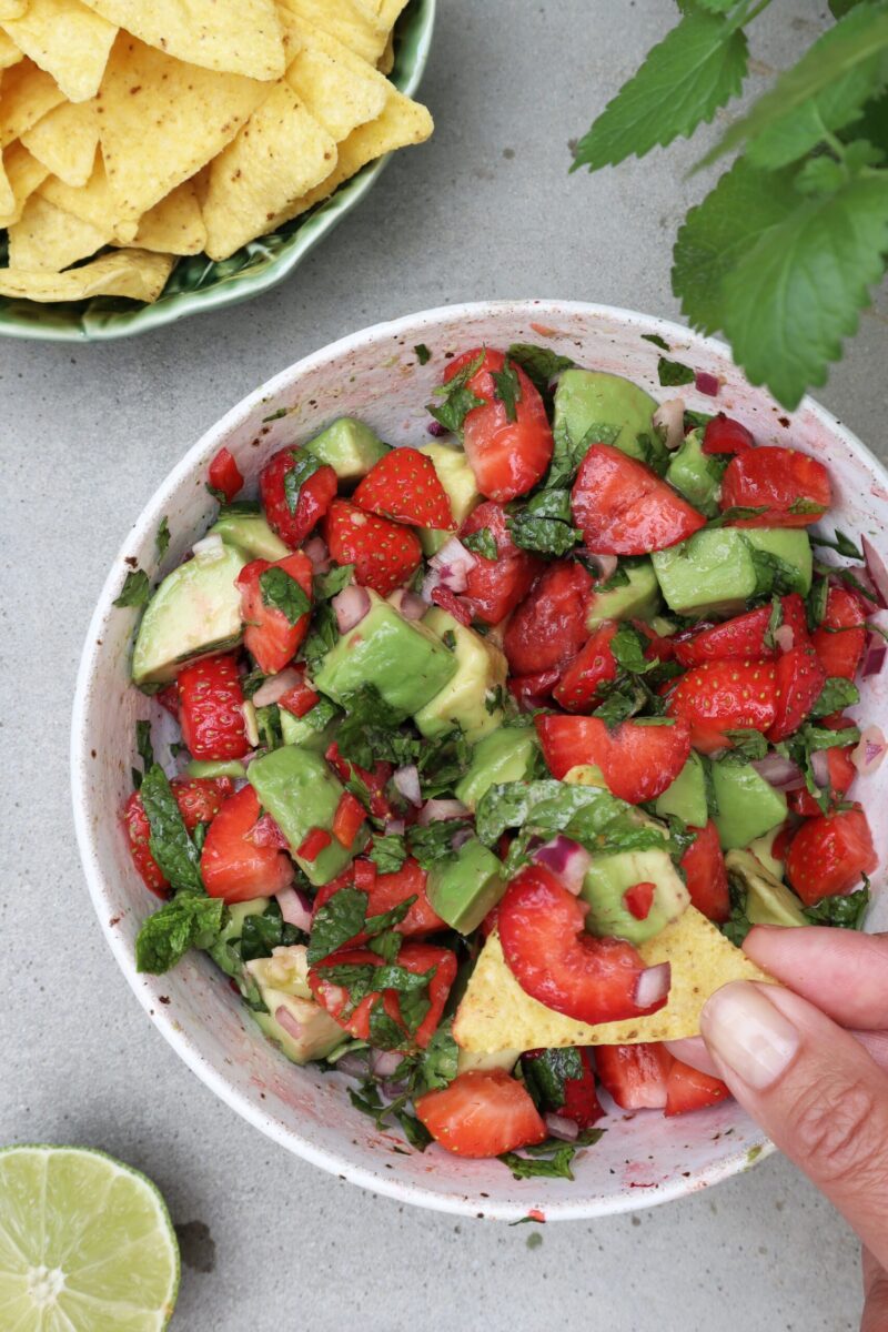 Sommarsalsa jordgubb avokado