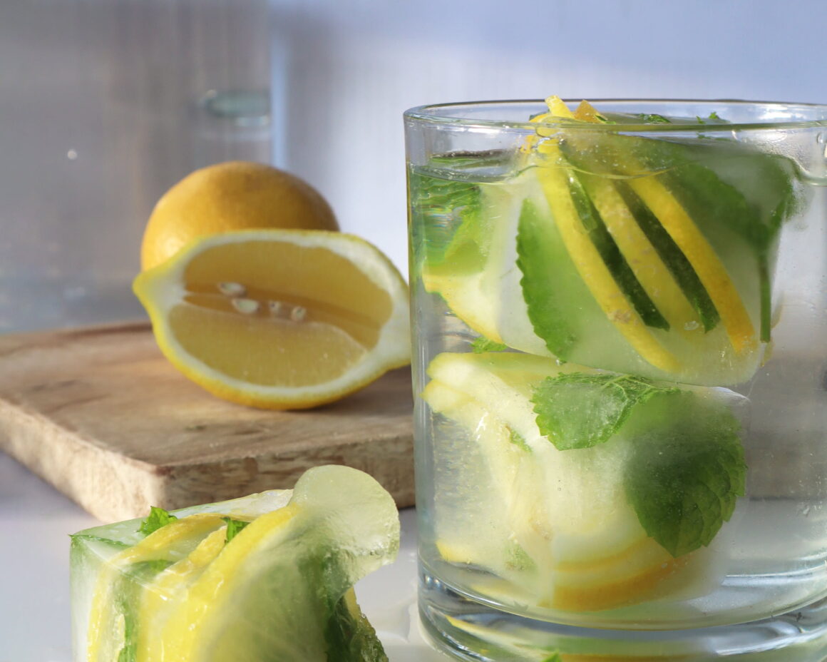 isbitar med citron och mynta
