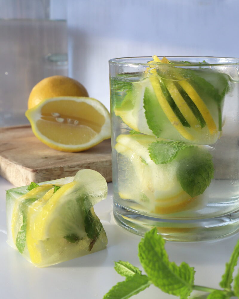 isbitar med citron och mynta